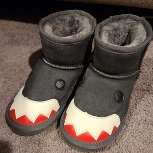 NWOT Ugg Australia SHARK boots